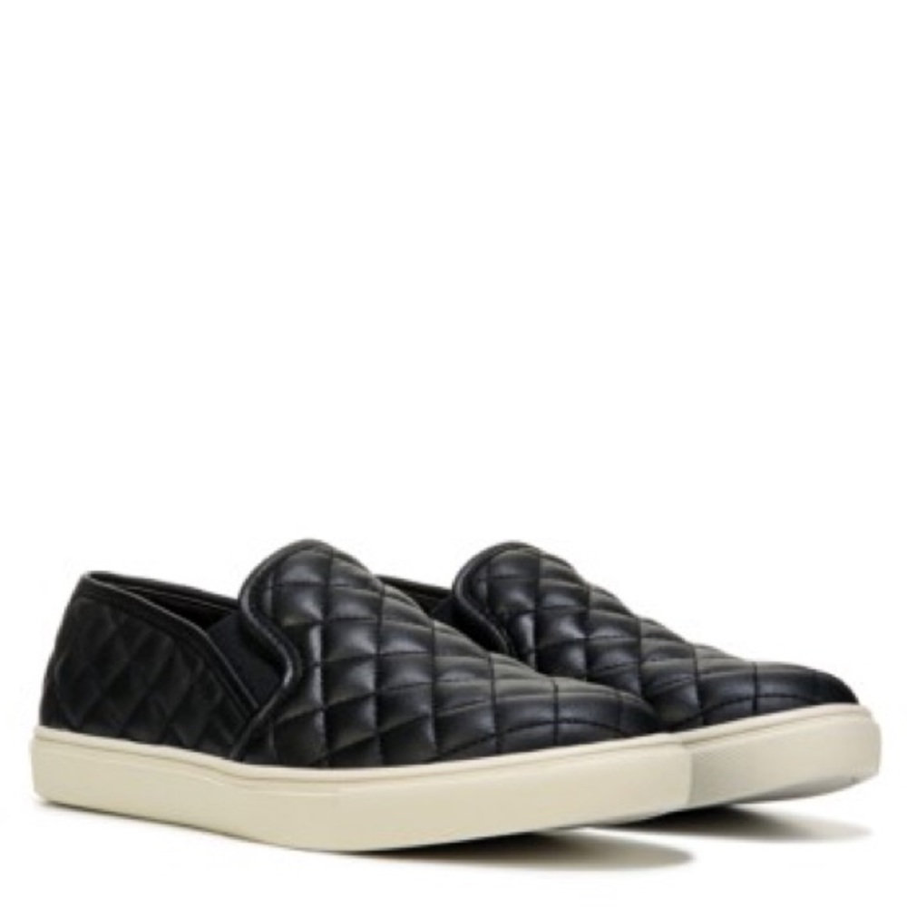 STEVE MADDEN Black Slip Ons